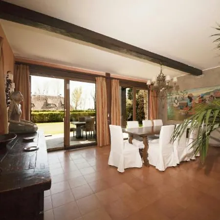 Sleeps 8 Pool Air Con