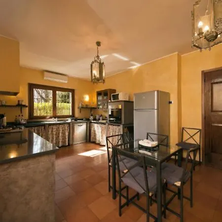 Sleeps 8 Pool Air Con Vila