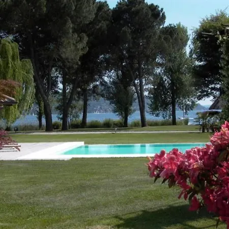 Sleeps 8 Pool Air Con *