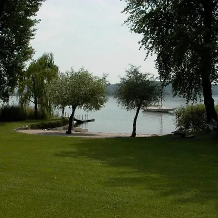 Sleeps 8 Pool Air Con *